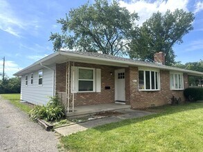 Building Photo - 3971 Far Hills Dr
