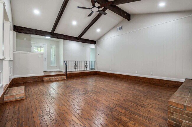 Foto del edificio - Solar-Powered 3BD in Lancaster with Included Yard Care & Low Utilities