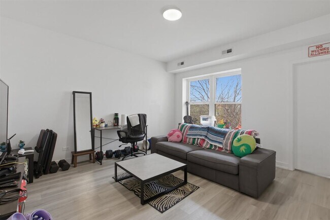 Foto del edificio - 4939 N St Louis Ave