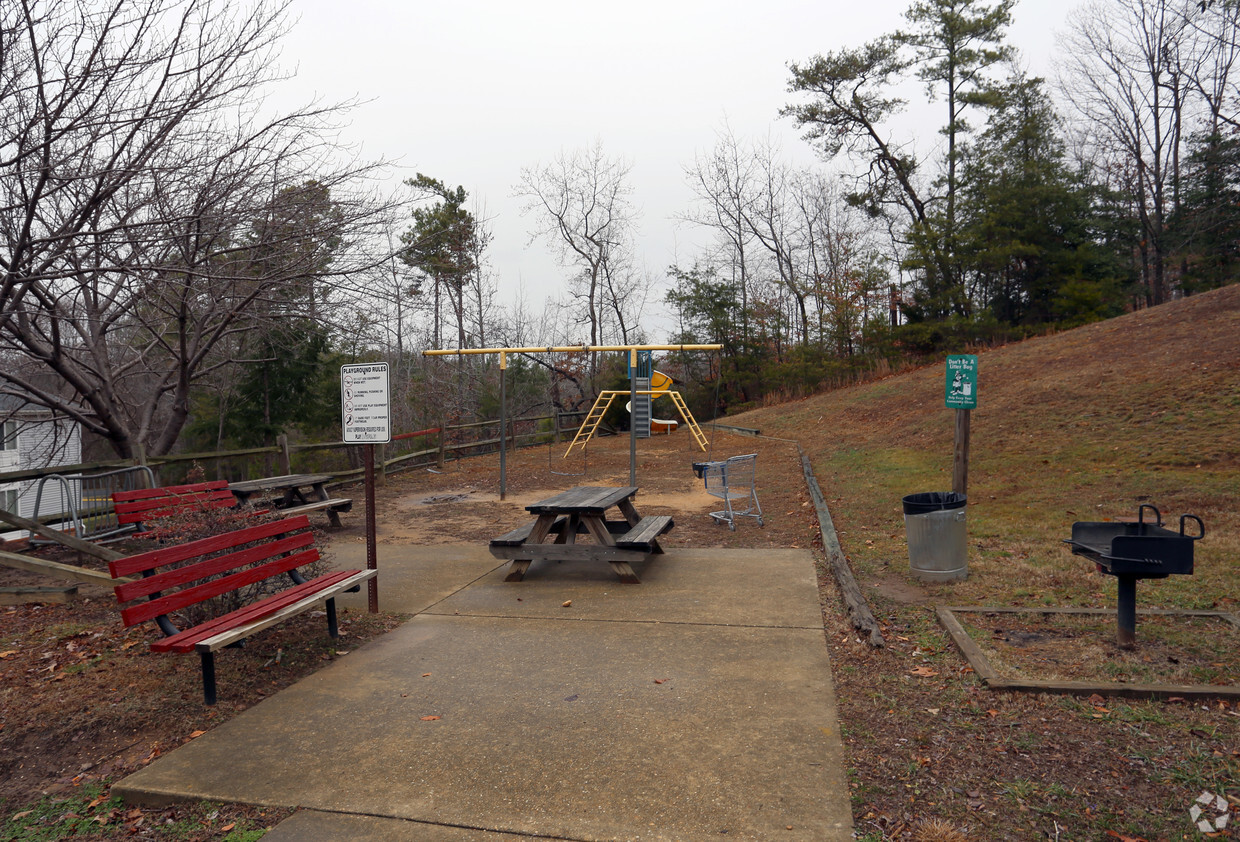 Play Area/Picnic Area - Breton Bay Gardens