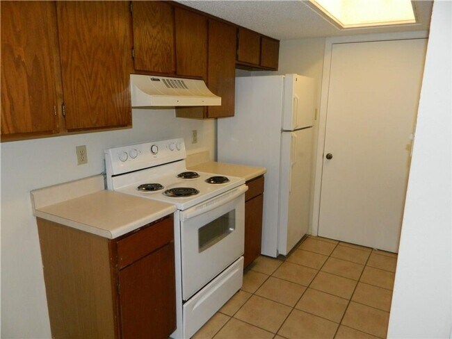 Building Photo - Yuhashi Properties1 (1606 Waterloo Trl)