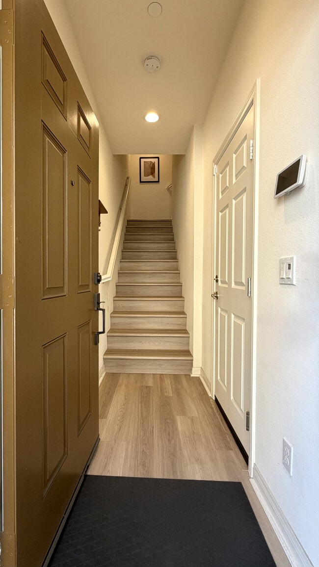 Building Photo - 251 Mission Villas Rd