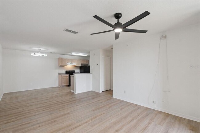 Foto del edificio - 8813 Latrec Ave
