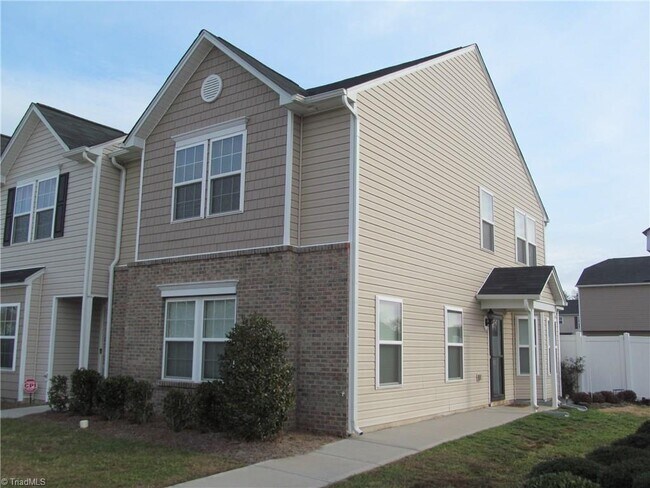 Foto del edificio - 2 Village Park Ct