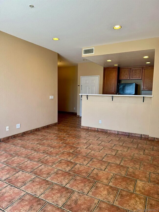Building Photo - 1760 E Palomar St