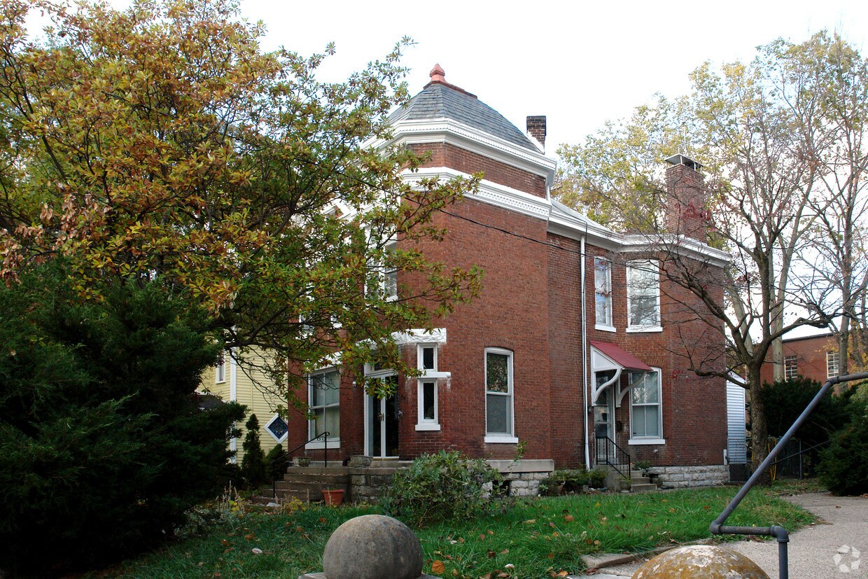 Building Photo - 1441 Highland Ave
