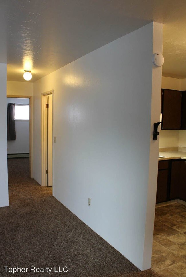 Building Photo - 409 S Fee St