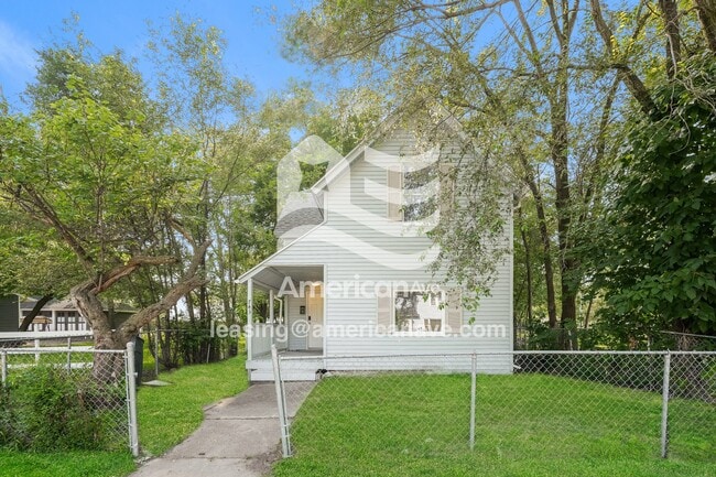 Building Photo - 743 Diamond Ave