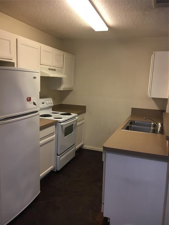 Building Photo - 523 Oakwood Ln