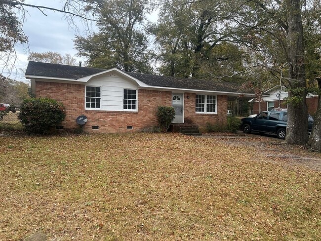 Building Photo - 3 bed, 1 1/2 bath  Forest Acres brick home located off of Satchel Ford Rd