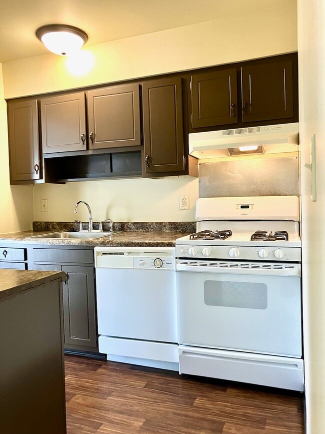 Kitchen View 1 - 2910 Gardentown Dr SW