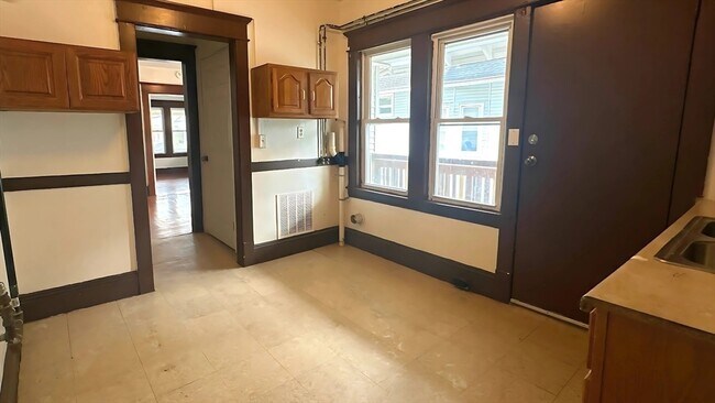 Building Photo - 58 Lester St