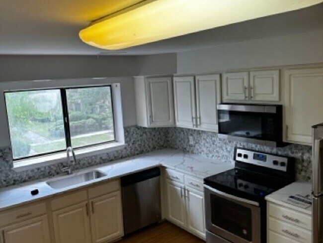 Foto del edificio - 3 Bedroom Condo in Southfield