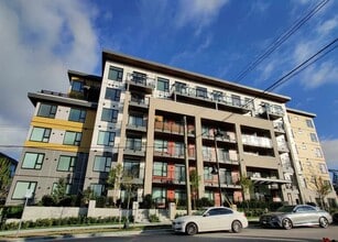 Building Photo - 621 Regan Av