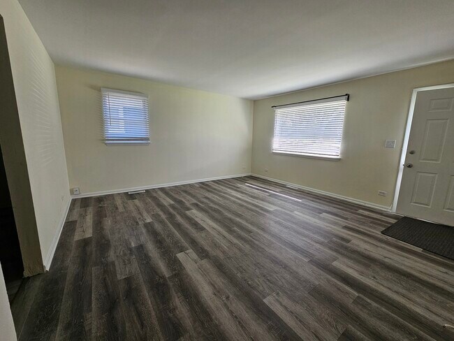 Building Photo - 310 N Lincoln Ave