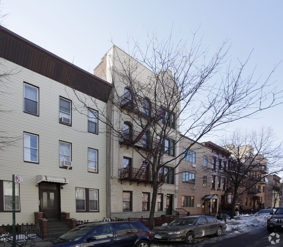 Primary Photo - 168 India St