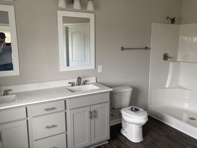 Foto del edificio - 215 Briarcliff Ct