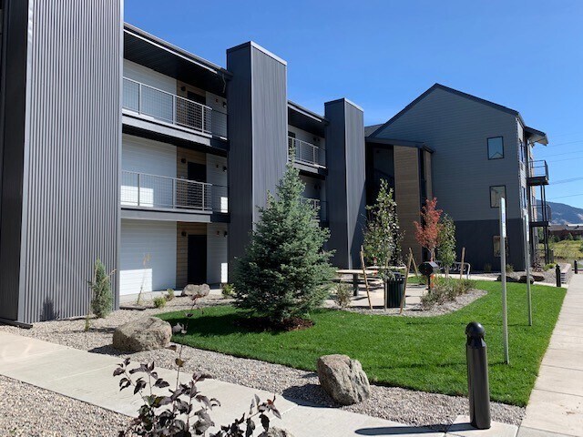 Foto principal - 2 Bedrooms 2 Bathrooms - Corner Unit- Grou...