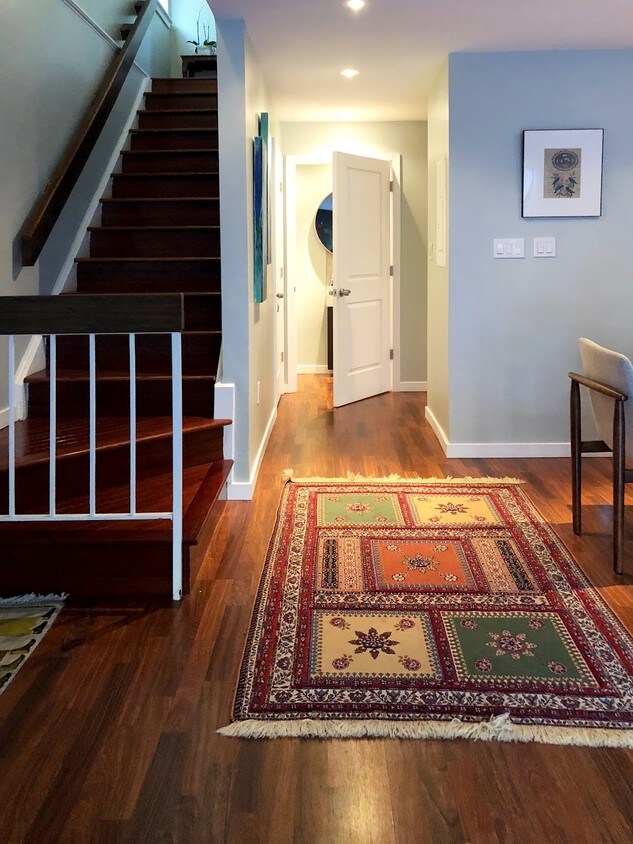 Foto principal - 3133 Hawthorne Dr NE