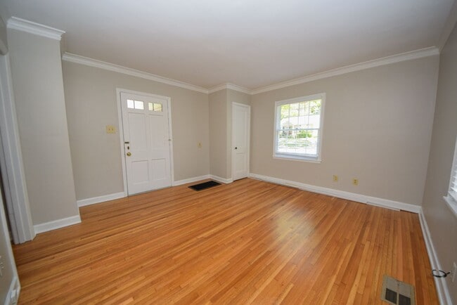 Photo - Charming 1 bed, 1 bath duplex. House
