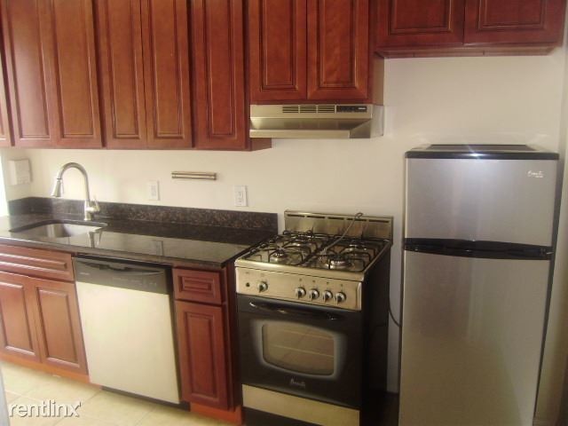 Building Photo - 3 br, 1 bath  - 125 La Salle St