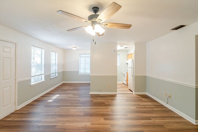 Foto del edificio - 1818 Sylvan Ct