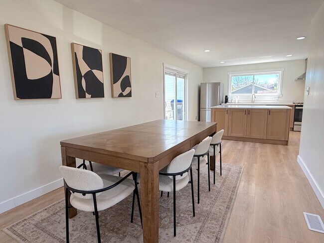 Foto del edificio - **August 2026** 3 bed | 2 bath with HUGE yard, Bonus Room, Fire Pit & Garage.