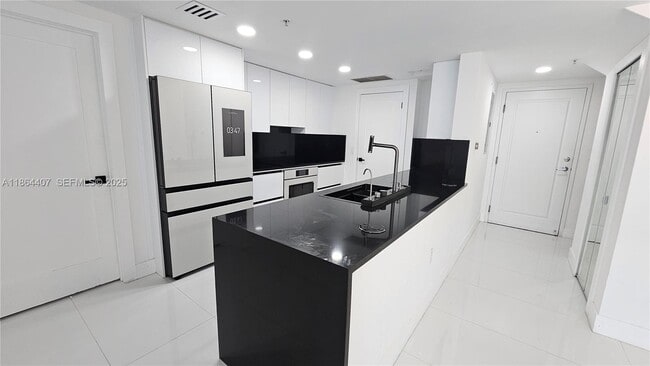 Building Photo - 1861 NW N River Dr