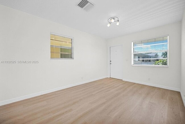 Photo - 1301 N 12th Ct Apartment