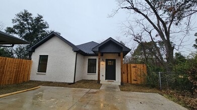 Building Photo - 1700 Kendolph Dr
