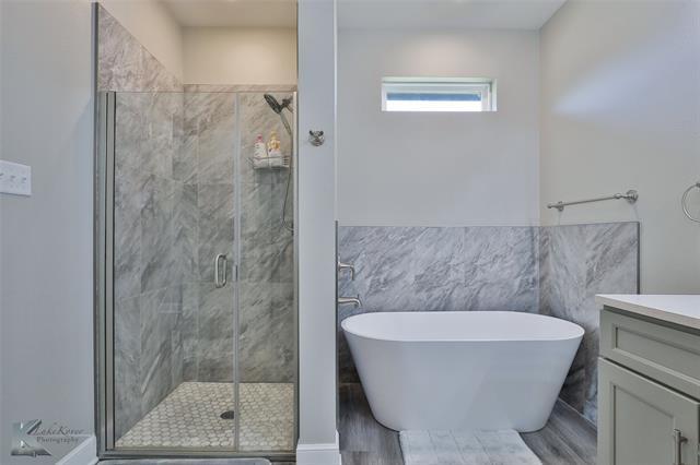 Building Photo - 5433 Fallbrook Dr
