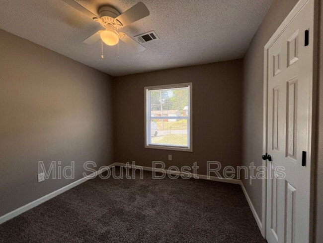 Building Photo - 3708 Debby Dr