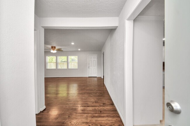 Foto del edificio - 5803 Darnell St