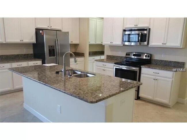Building Photo - Stunning 5-Bedroom Home with 3 Full Baths ...