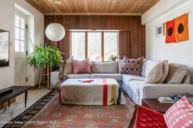 Foto del edificio - 671 Watson Hollow Rd