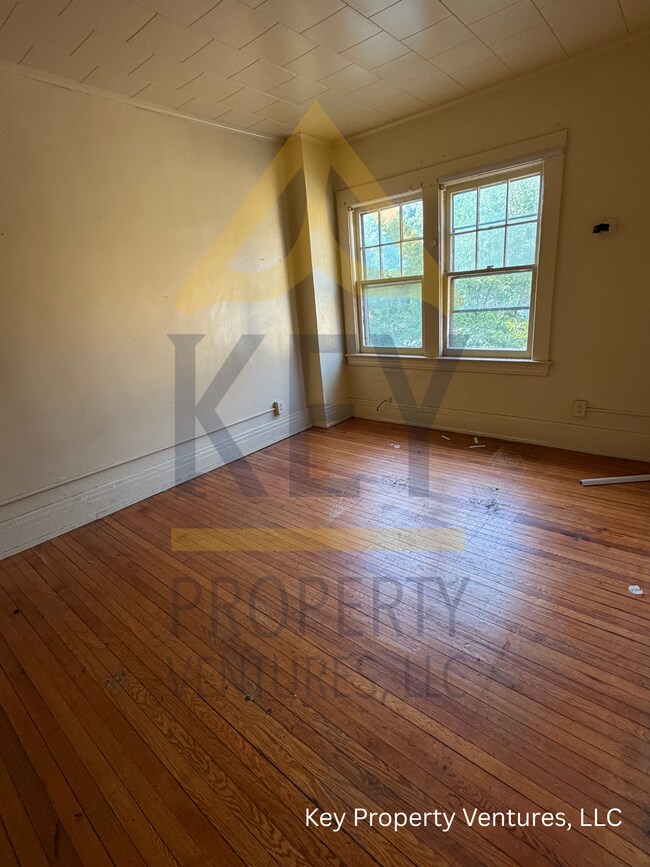 Building Photo - 20 Clay Ave
