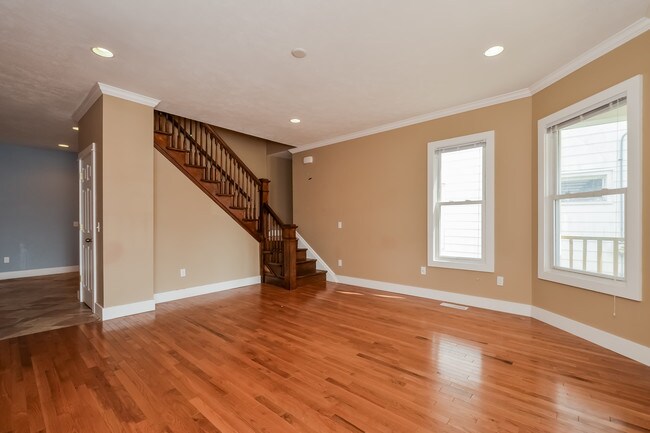 Foto del edificio - 422 Cadwell Ave NW