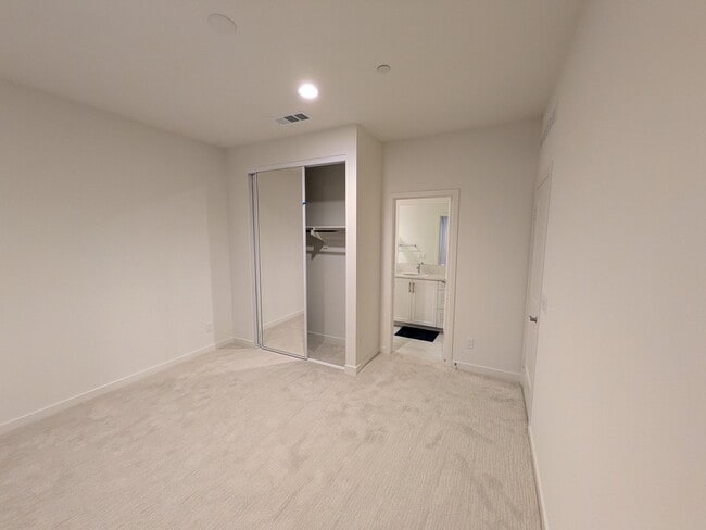 Building Photo - 2524 Elderberry Ln