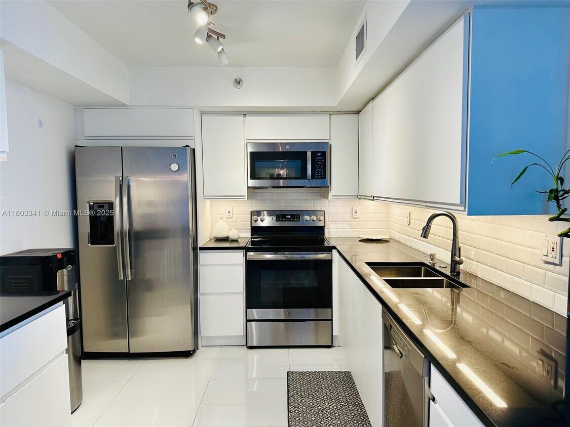 Foto principal - 19101 NE 36th Ct