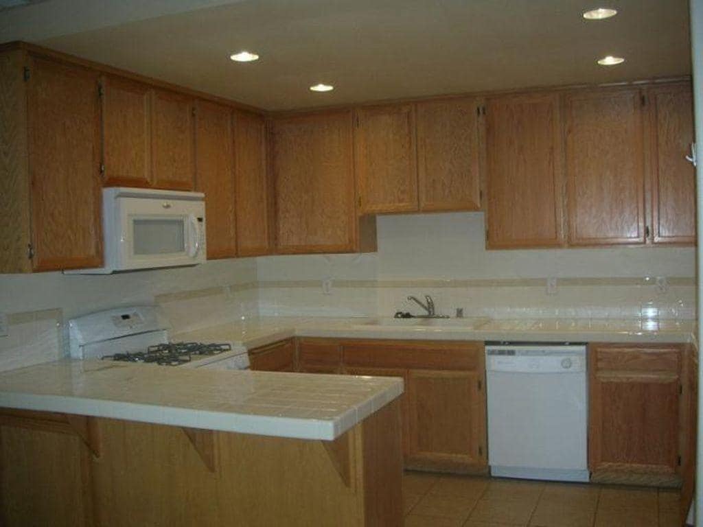 Building Photo - 9712 S Loop Blvd