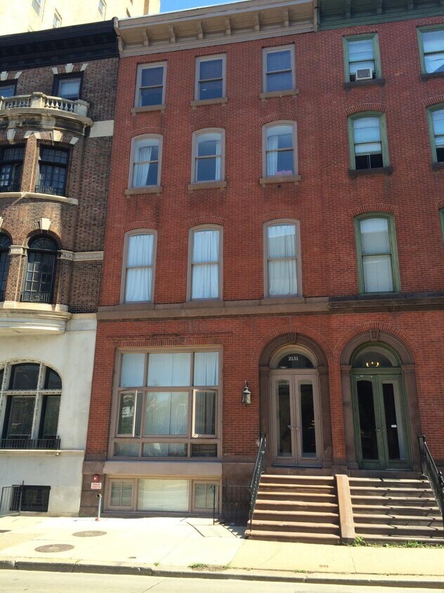 Building - 2131 Walnut St