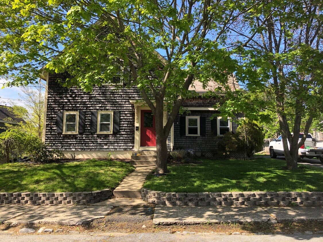 171 Center Ave Unit Apt 2, Middleborough, MA 02346 Apartments in