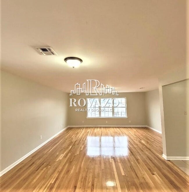 Photo - 82 Hawthorne Ave House