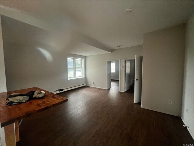 Building Photo - 541 E Broadway
