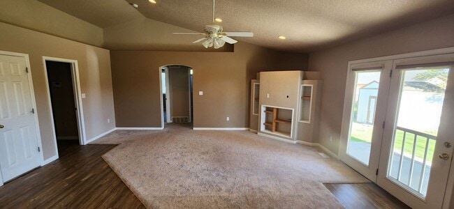 Foto del edificio - ALL PROSPECTIVE TENANTS MUST SUBMIT A $58 ...