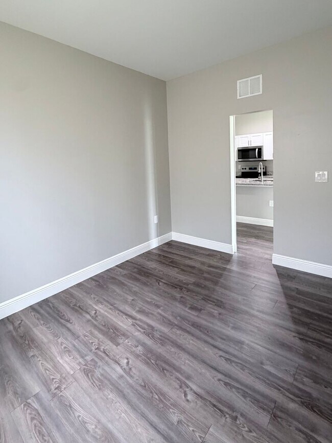 Building Photo - Like New 2 Bedroom 2 Bath 1 Car Garage Duplex in Lehigh!