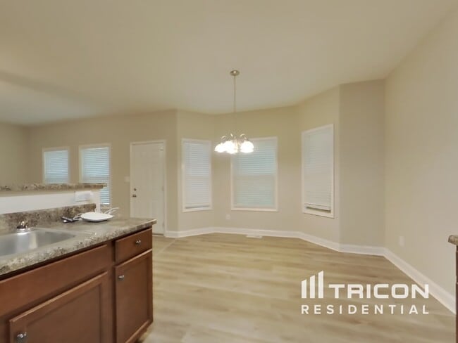 Building Photo - 124 Kings Crossing Ct