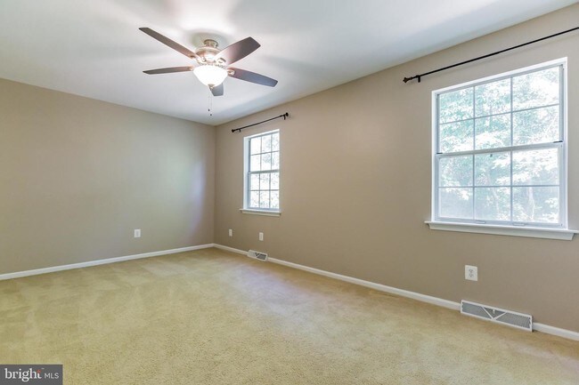 Building Photo - 5033 E Woodmill Dr