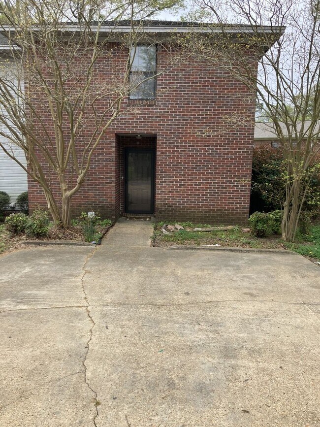 Building Photo - 1823 Holmes St