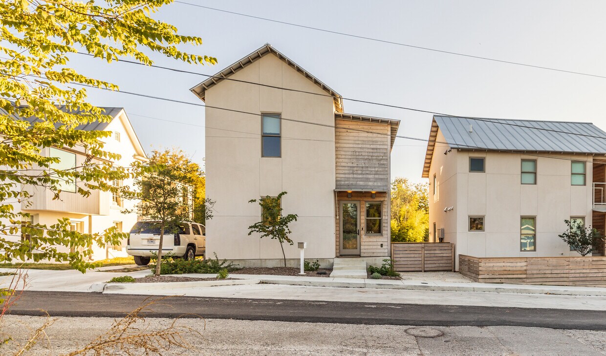 Front of the home (freestanding single family building) - 130 Boston St